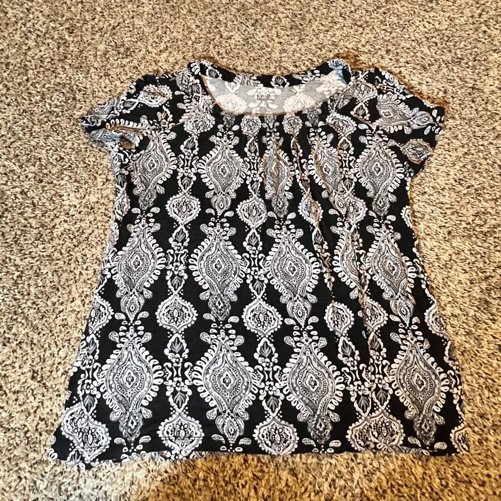 Croft & Barrow Womens Large Black White Medallion Paisley Pleated Scoop Neck Top